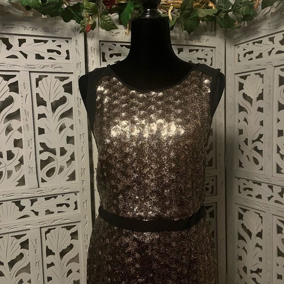 GIRLS/JR NWT! GOLD GLAM SEQUINED WITH BLACK BACKGROUND SLEEVELESS MINI DRESS - Picture 2 of 11